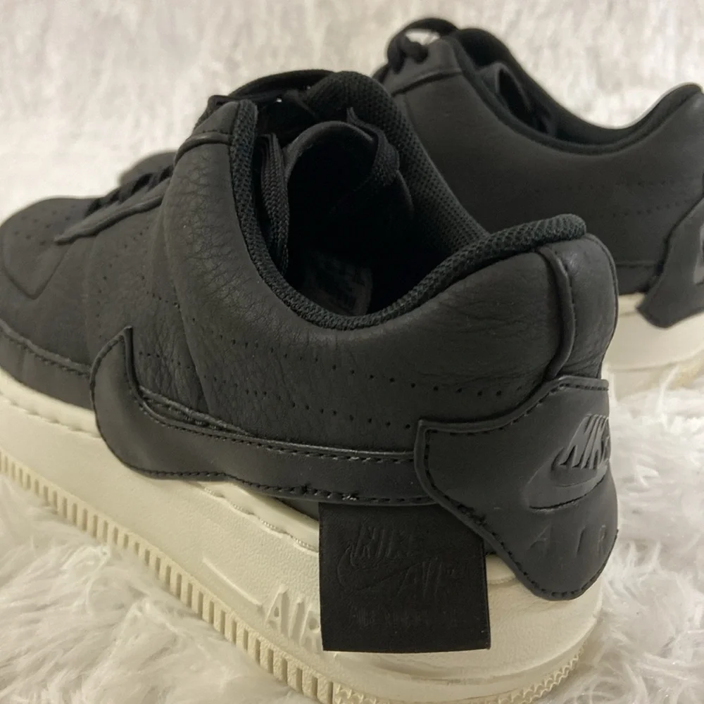 NIKE AIR FORCE 1 WOMEN BLACK LOW BACK SNEAKERS.SIZE-7.